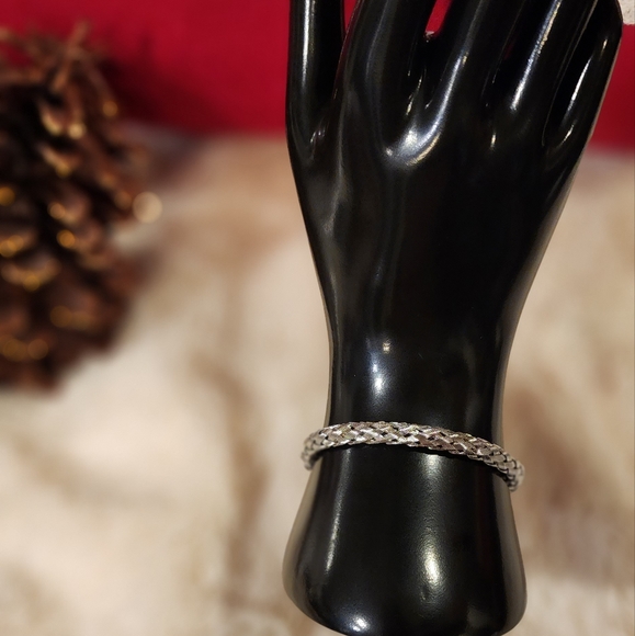 Stainless Steel Goldtone or Silvertone weaved bangle bracelet - Picture 14 of 16